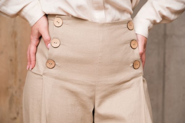 Pleated Linen Trouser ~ Latte - Detail
